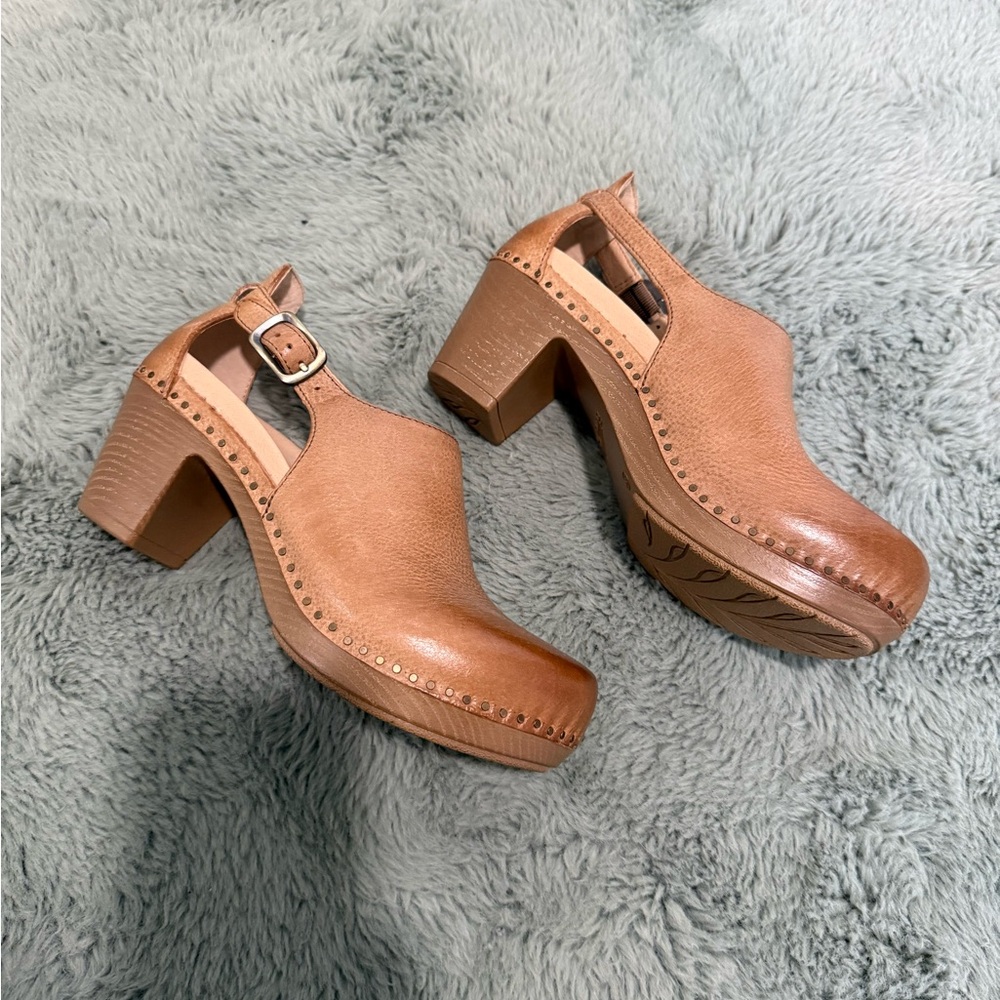 Dansko Platform Tan Milled Burnished Leather Clogs Size 38 - Picture 2 of 6